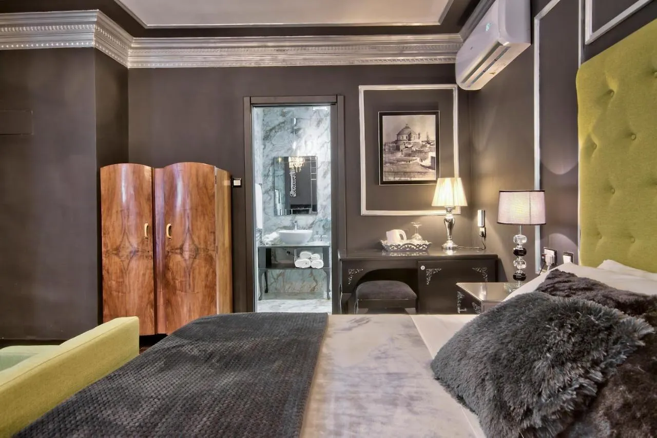 Hotel Julina Boutique Living Mosta 3*,
